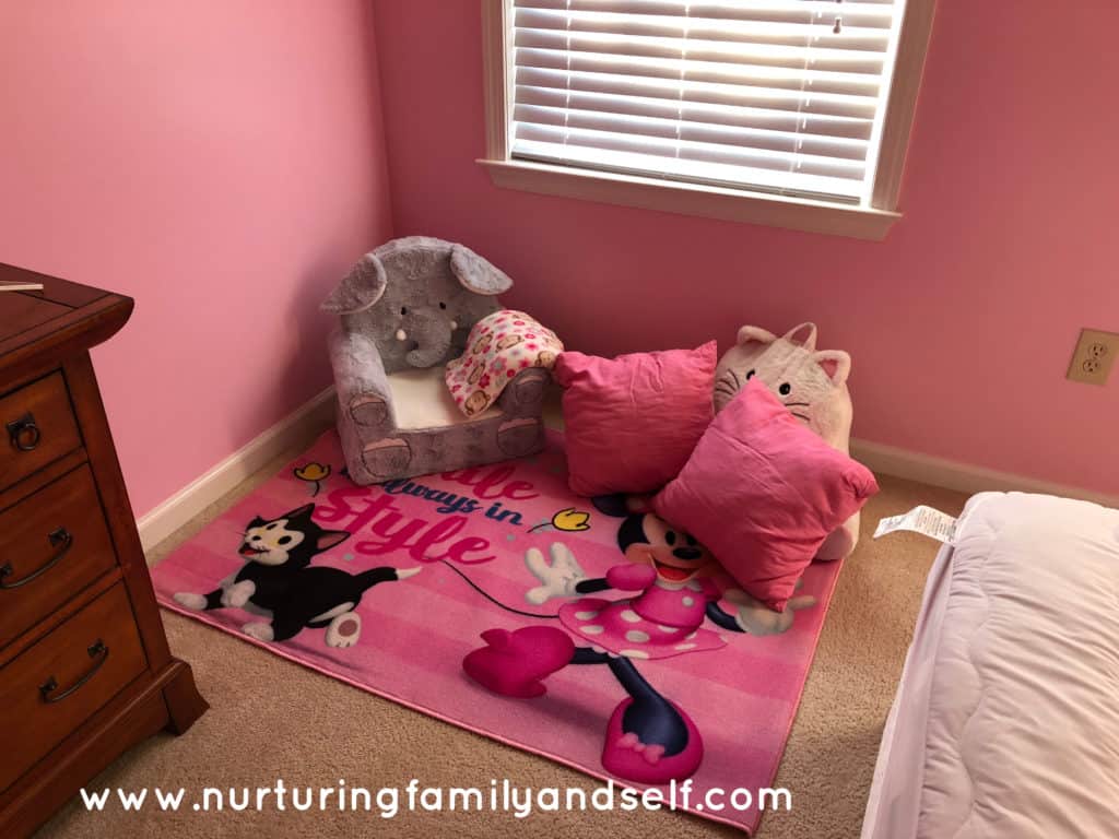 You can design, create and organize a toddler bedroom in 7 steps. Create a bedroom space designed with your toddler in mind. A bedroom she will love to spend time in.