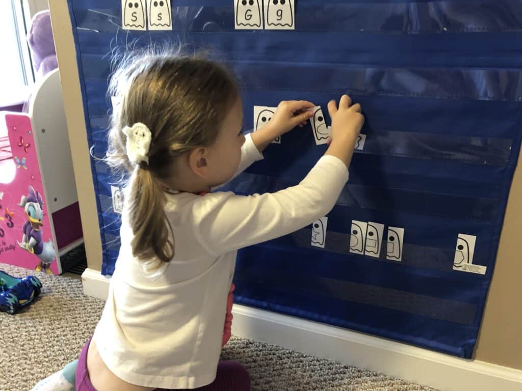 With these 10+ ghost themed early learning activities, your preschooler will enjoy practicing letters, letter sounds, numbers, counting and sequencing. Lots of hands-on learning your preschoolers will love!